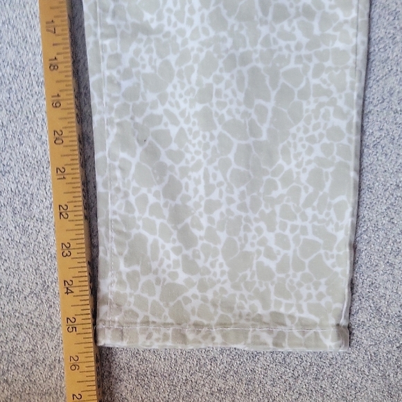 NYDJ Cream Animal Print Jeans Size 14 - Picture 9 of 12